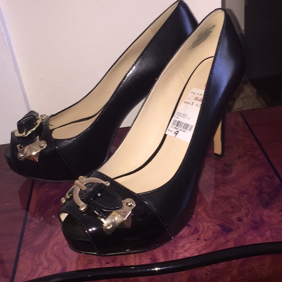 Nine West Shoes - Nine West Patent Leather Peeptoe 4” Heels Size 9M